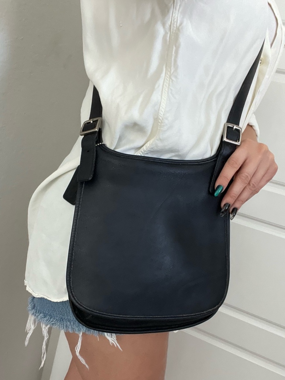 Vintage Coach 9135 Slim
Hippie Flap Crossbody
Black Leather USA